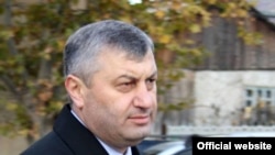 На встрече с общественностью президент Кокойты назвал проходящую предвыборную кампанию самой позорной в истории республики