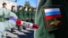 "Дефицит всего – и одноразовых шприцов, и стерильного инструмента". Эпидемия ВИЧ и гепатита в российской армии