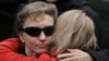 Марина Литвиненко на похоронах мужа
