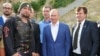 Лидер "Ночных волков" Александр "Хирург" Залдостанов, Владимир Путин и Андреас Маурер в Крыму, 18 августа 2017 года