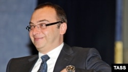 Руководитель "Геликон-оперы" Дмитрий Бертман считает, что изменения не повредят зданию. Но есть и другие точки зрения