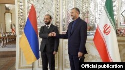 Iran - Foreign Ministers Ararat Mirzoyan (right) of Armenia and Hossein Amir-Abdollahian of Iran meet in Tehran, October 4, 2021