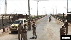 سربازان ایرانی در مرز افغانستان و ایران