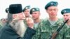 Православный священник благославляет оружие российских военнослужащих в Абхазии