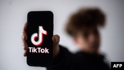 Логотип соцсети TikTok (иллюстративное фото) 