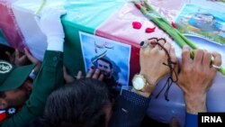 تشییه جنازه یکی از کشته شدگان ایرانی در شهر بجنورد.
