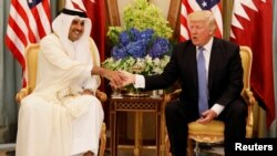 دیدار امیر قطر و دونالد ترامپ در بهار سال ۲۰۱۷؛ خبرگزاری رسمی قطر می‌گوید هدف از دیدار پیش‌رو تبادل نظر در مورد تازه‌ترین رخدادها و مسائل منطقه و جهان است.
