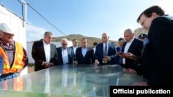 Armenia - Prime Minister Hovik Abrahamian (fourth from left) and U.S. Ambassador Richard Mills (R) visit the Amulsar gold deposit, 15Aug2015.
