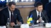 Президент Украины Владимир Зеленский (справа) и глава его офиса Андрей Ермак 
